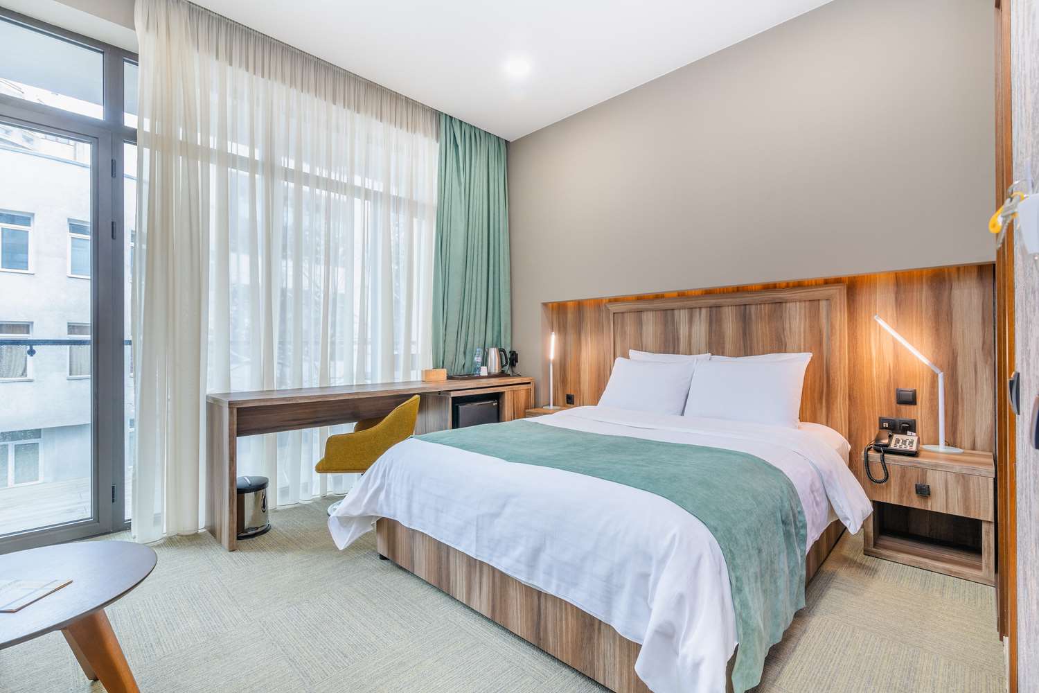 Standard, Queen Bed, Street View, Balcony