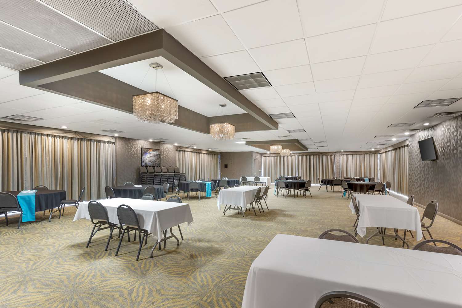 Best Western Plus Landing View Inn & Suites 40/51