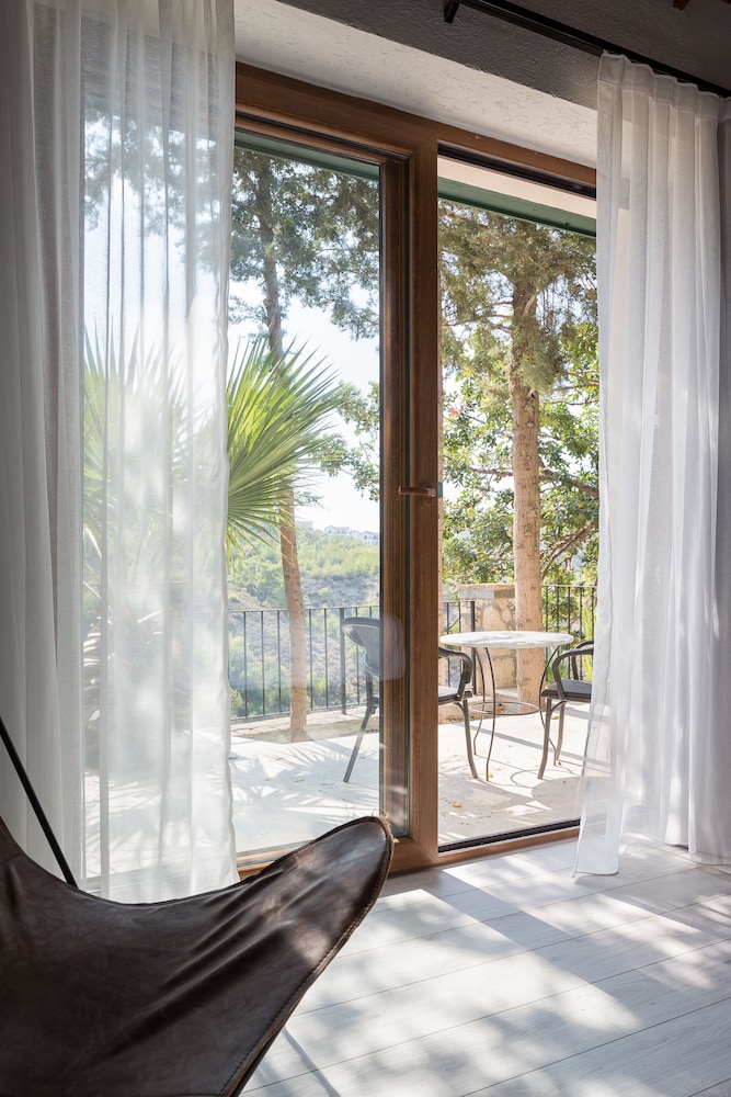 Gillham Vineyard Hotel 24/50