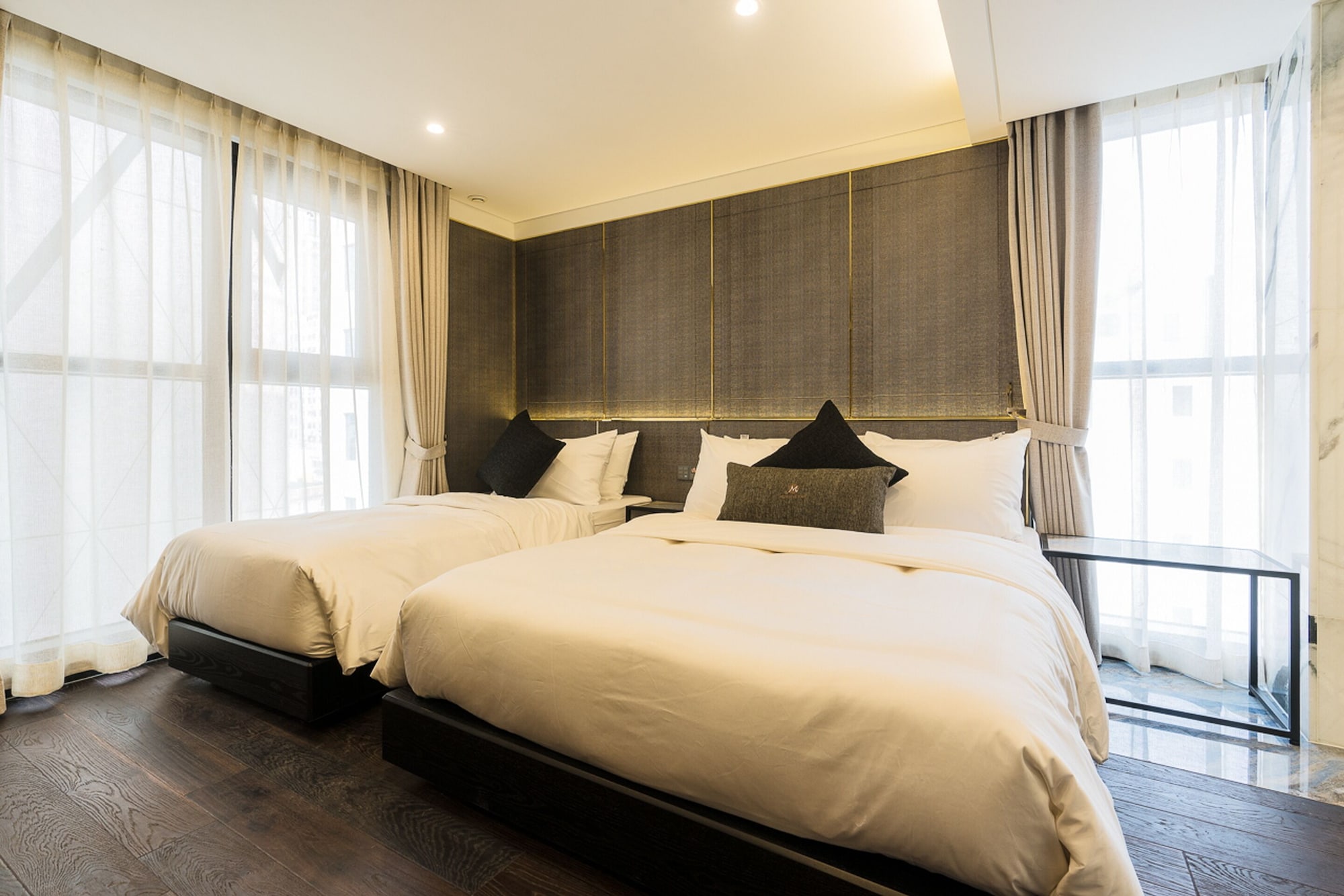 ROOM, TWIN BEDS