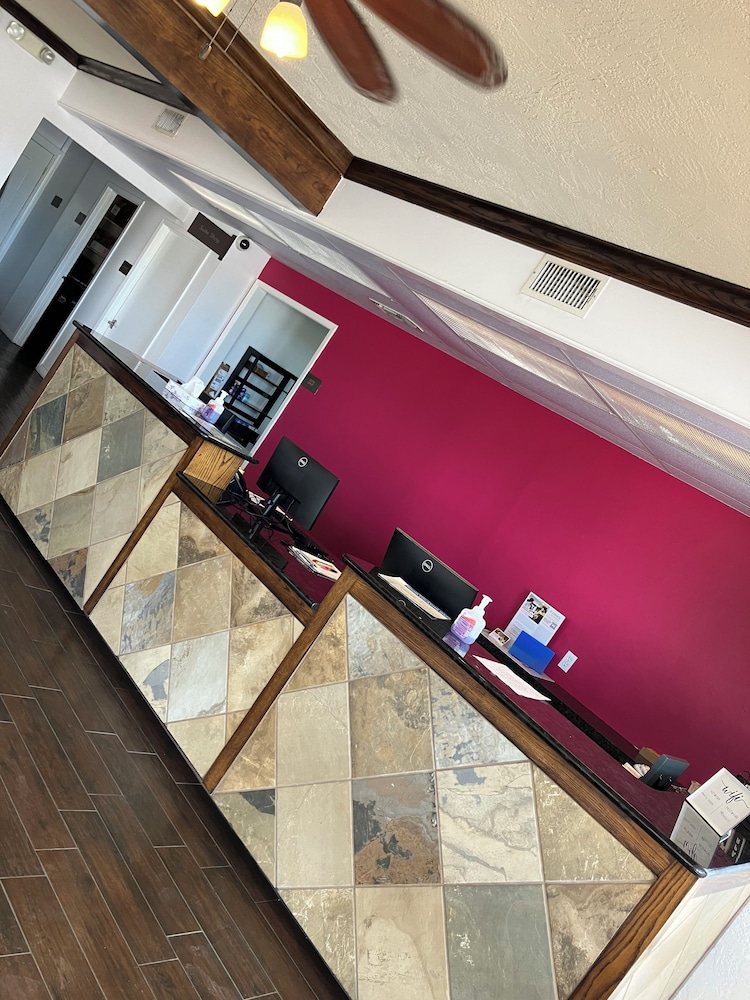 Econo Lodge Sonora, TX 7/60