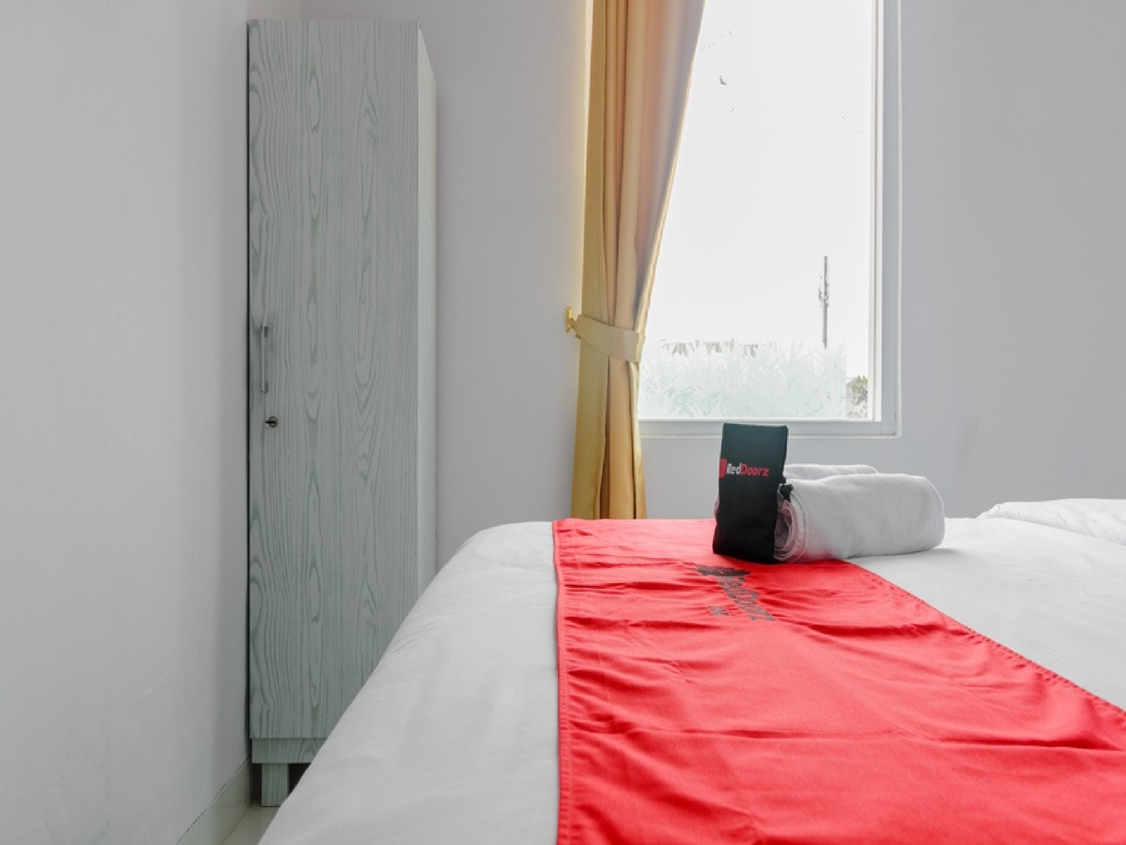 Reddoorz Plus Near Taman Rasuna Menteng 8/17
