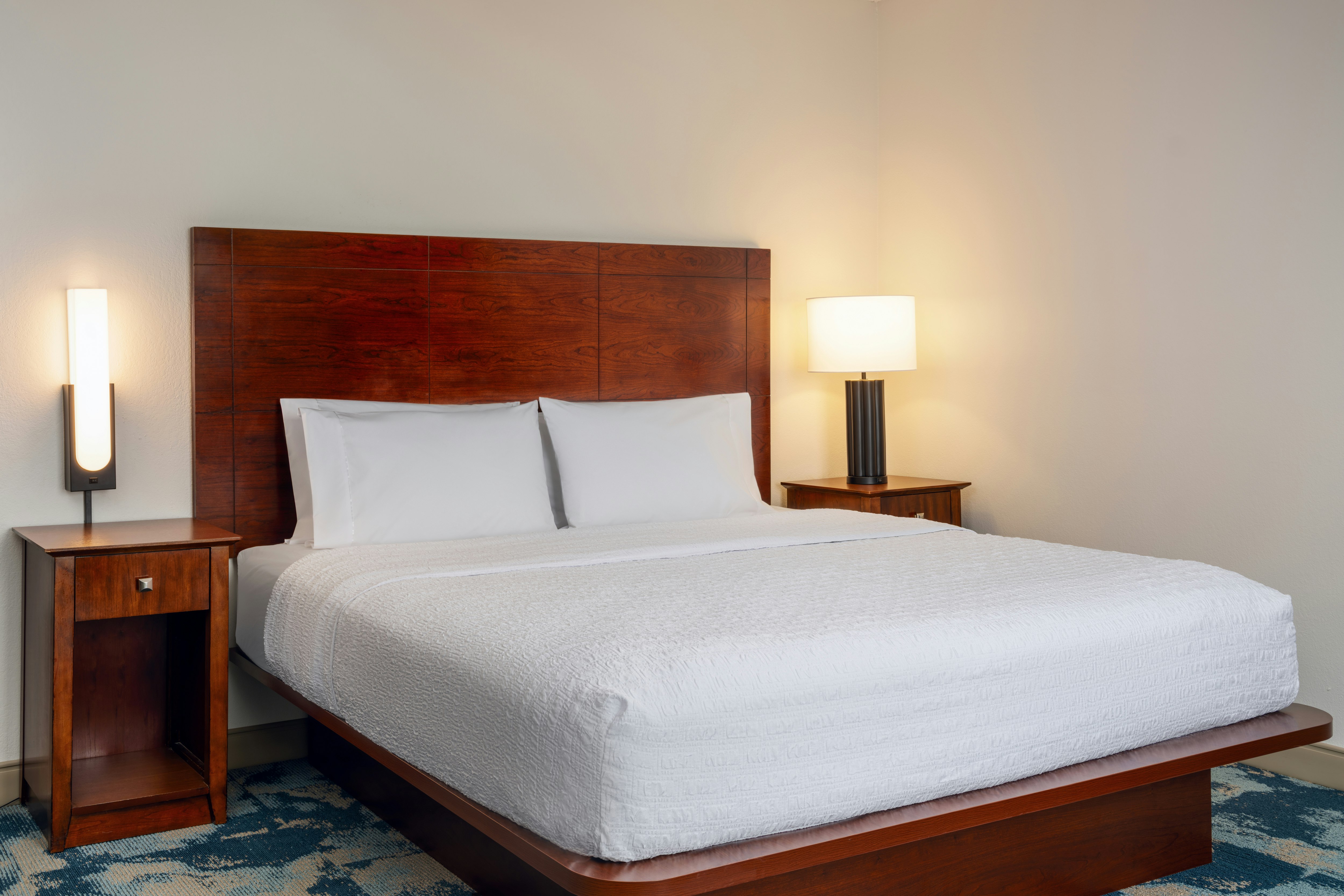 ROOM, KING BED