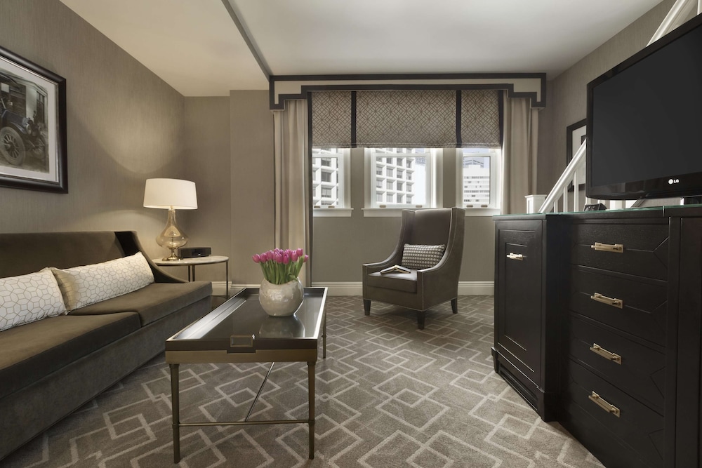 Fairmont Hotel Macdonald 47/62
