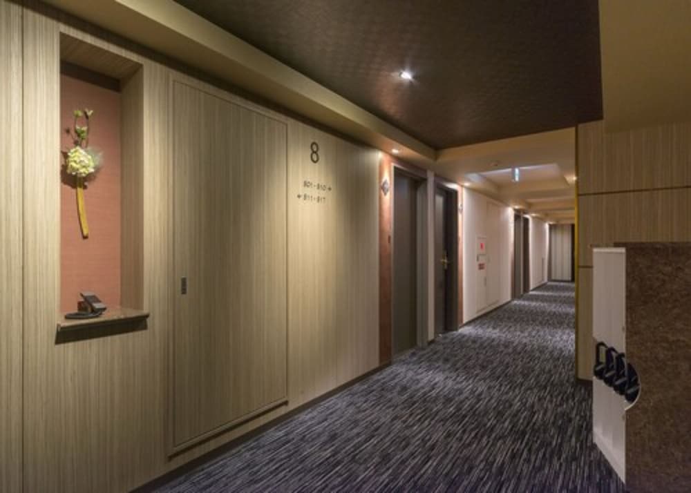 Queen's Hotel Chitose 56/58