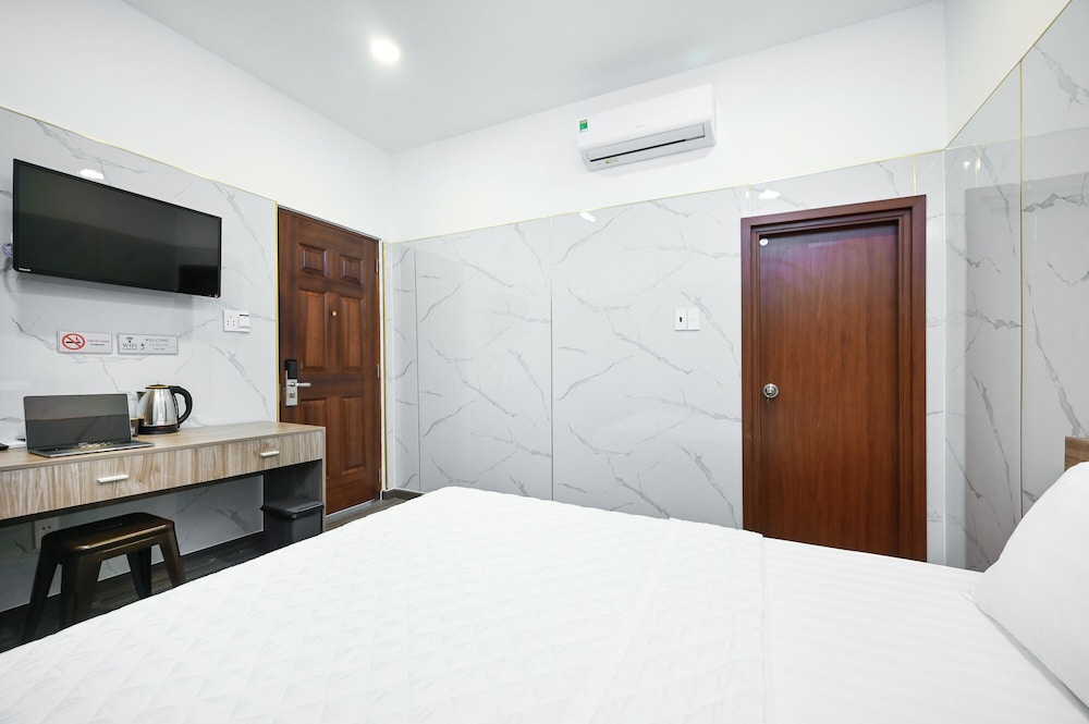 Yoko Airport Saigon Hotel 36/65