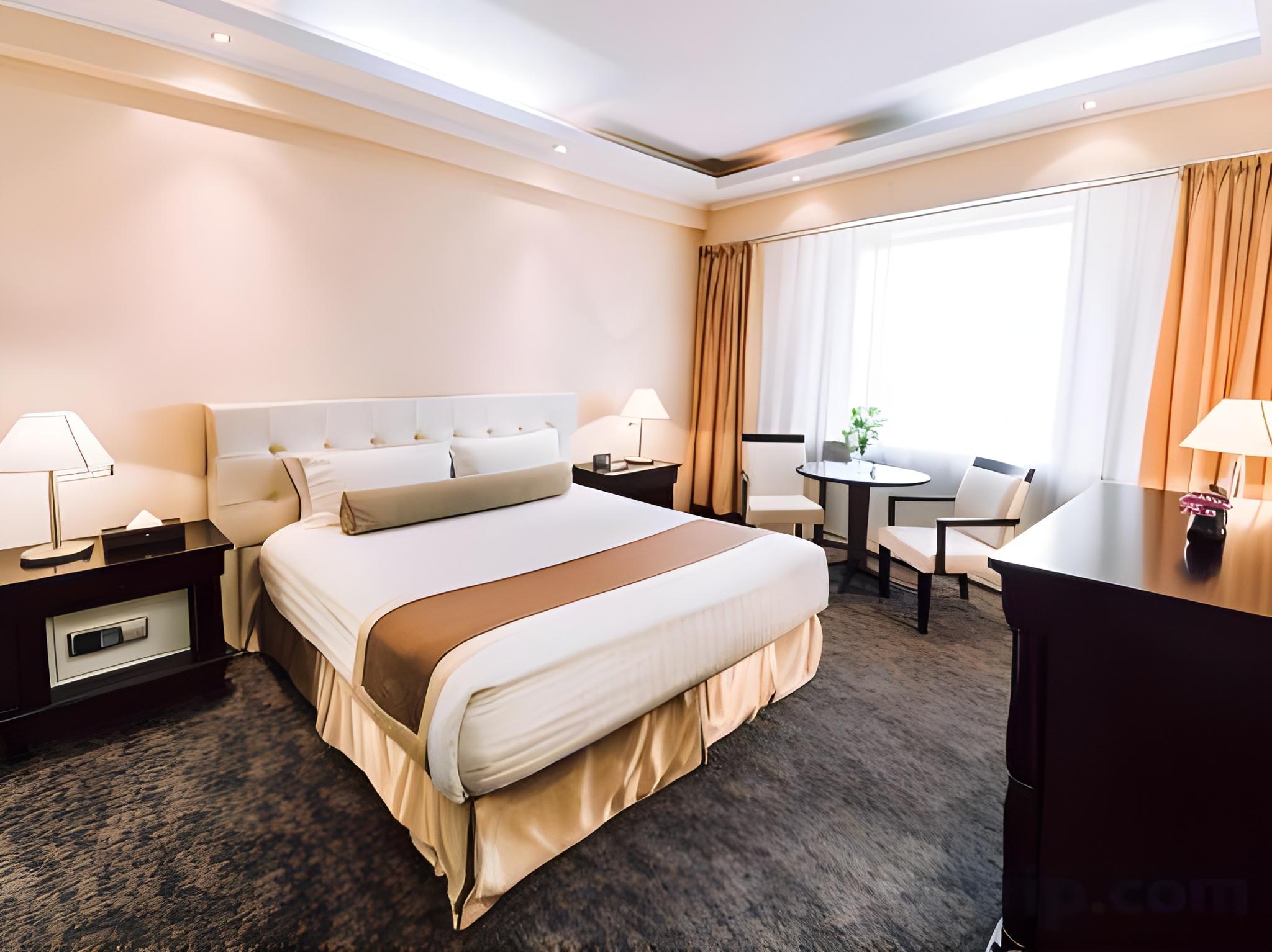Deluxe, Double or Twin Bed