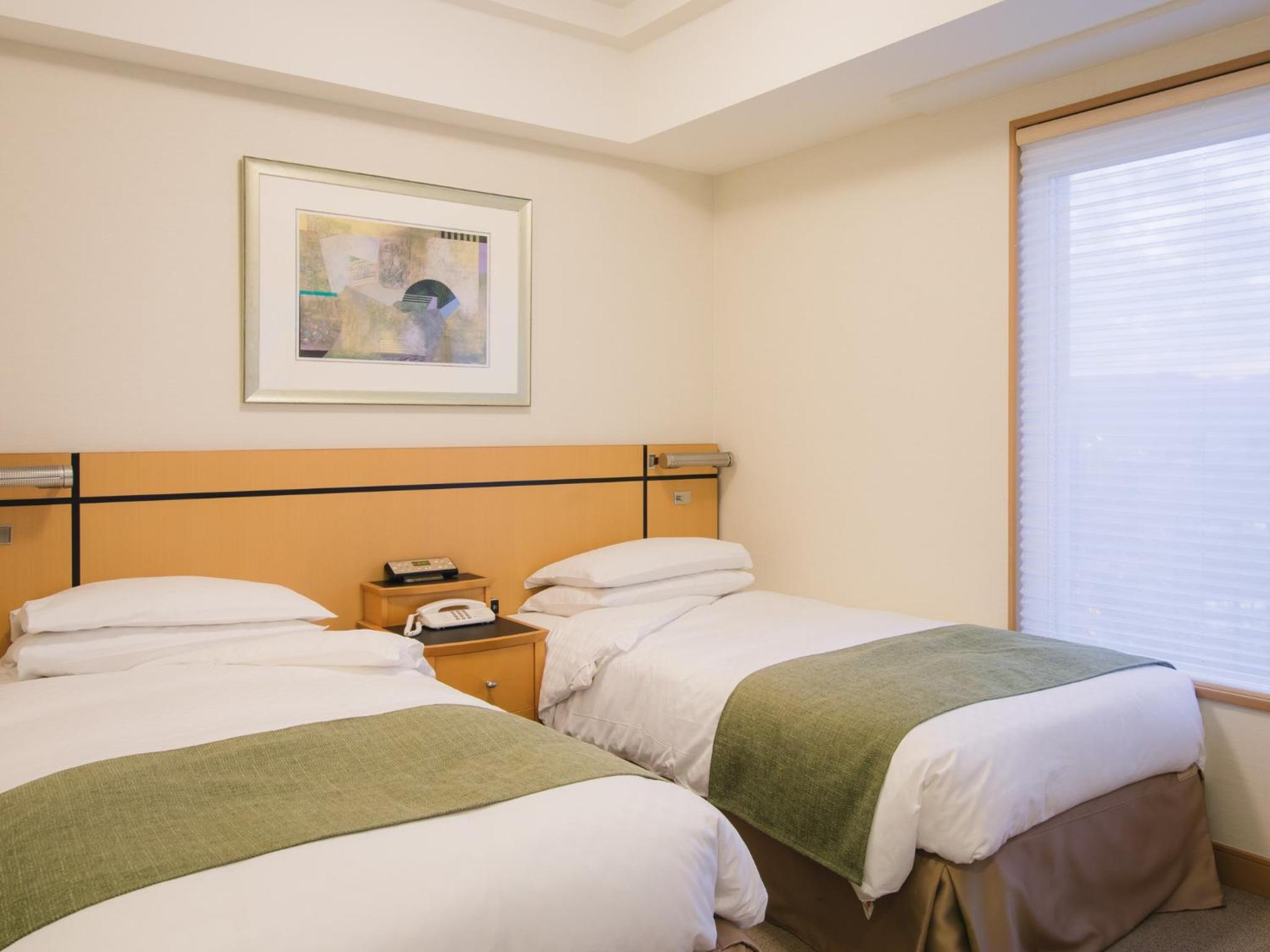 Economy, Twin Beds, Jr Hotel Clement Takamatsu 4/9