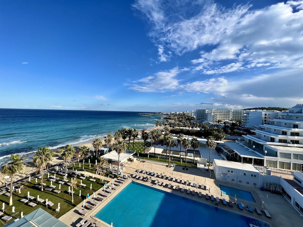 Constantinos The Great Beach Hotel 61/68