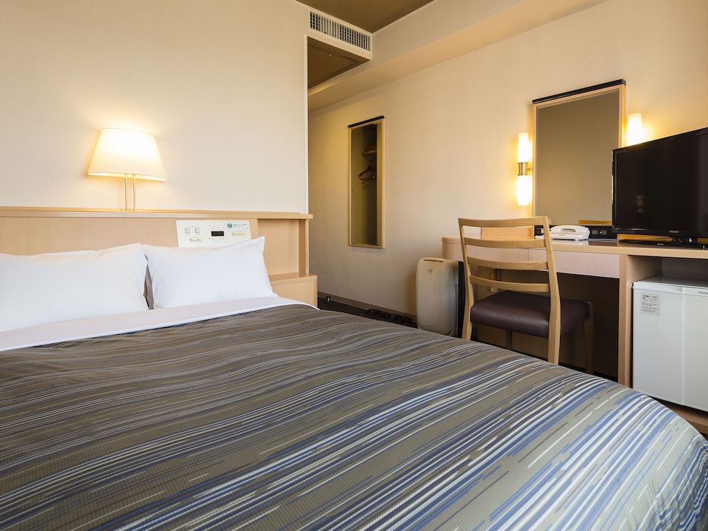 SEMI ROOM, SEMI DOUBLE BED, SMOKING