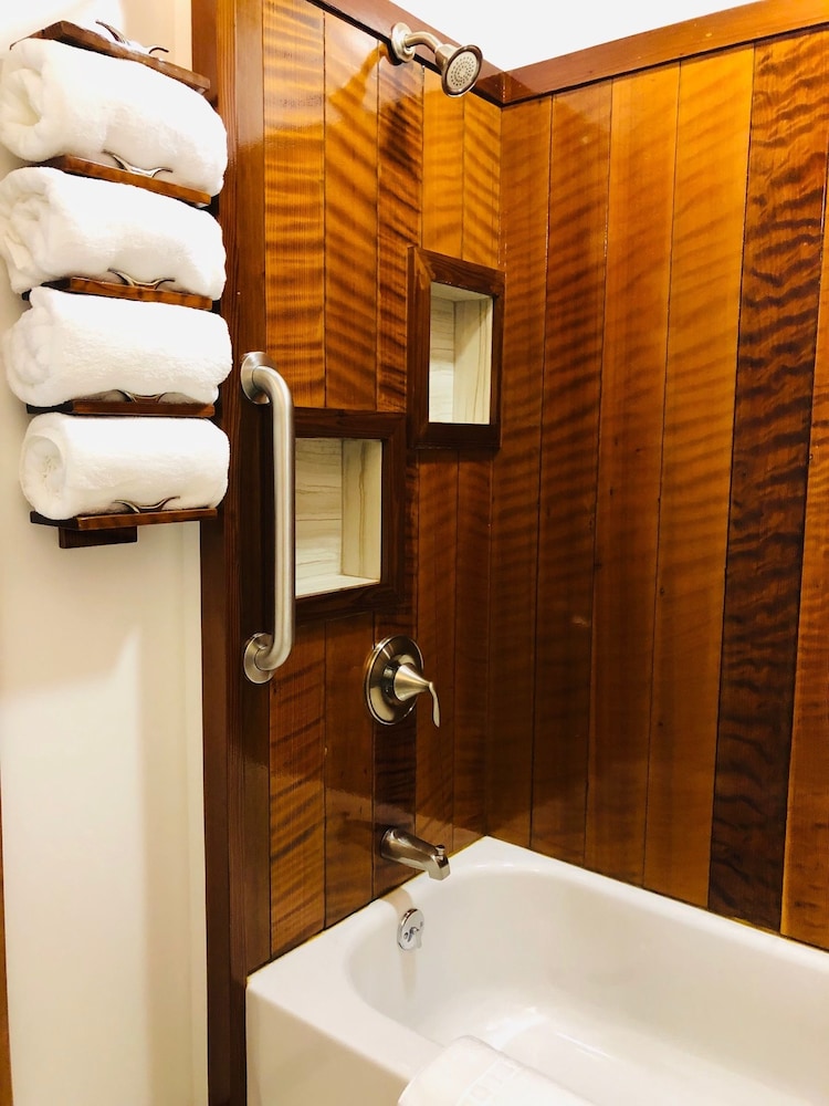 Seafoam Lodge 65/67