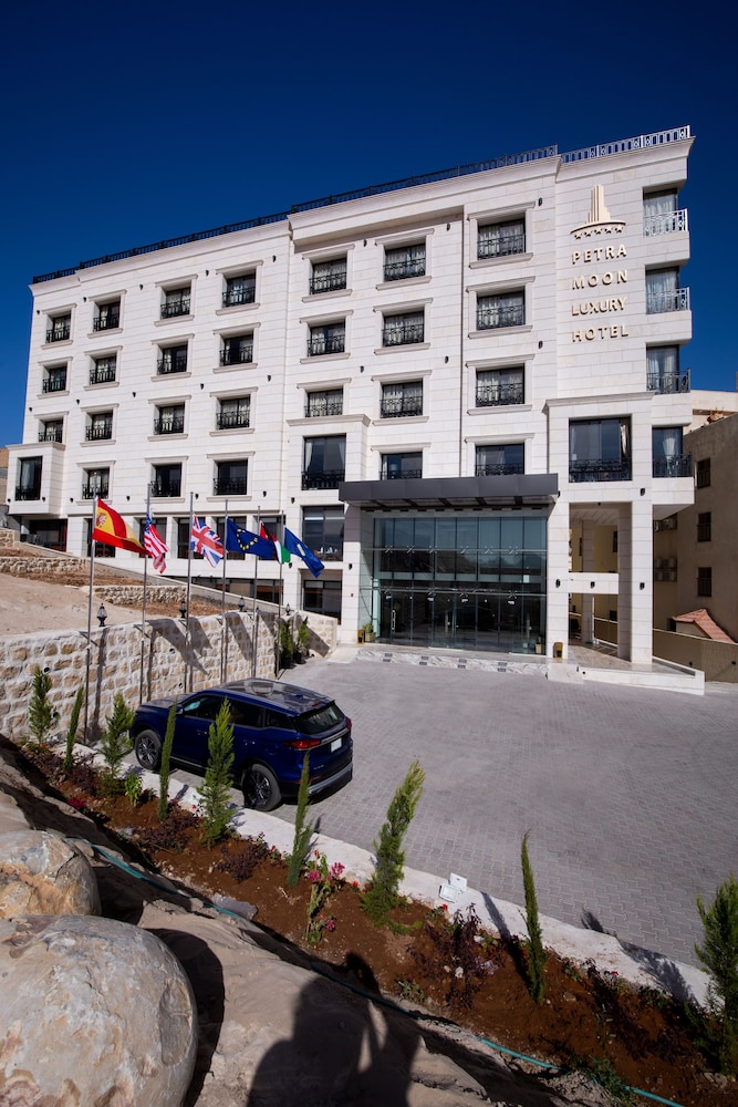 Petra Moon Luxury Hotel 1/30
