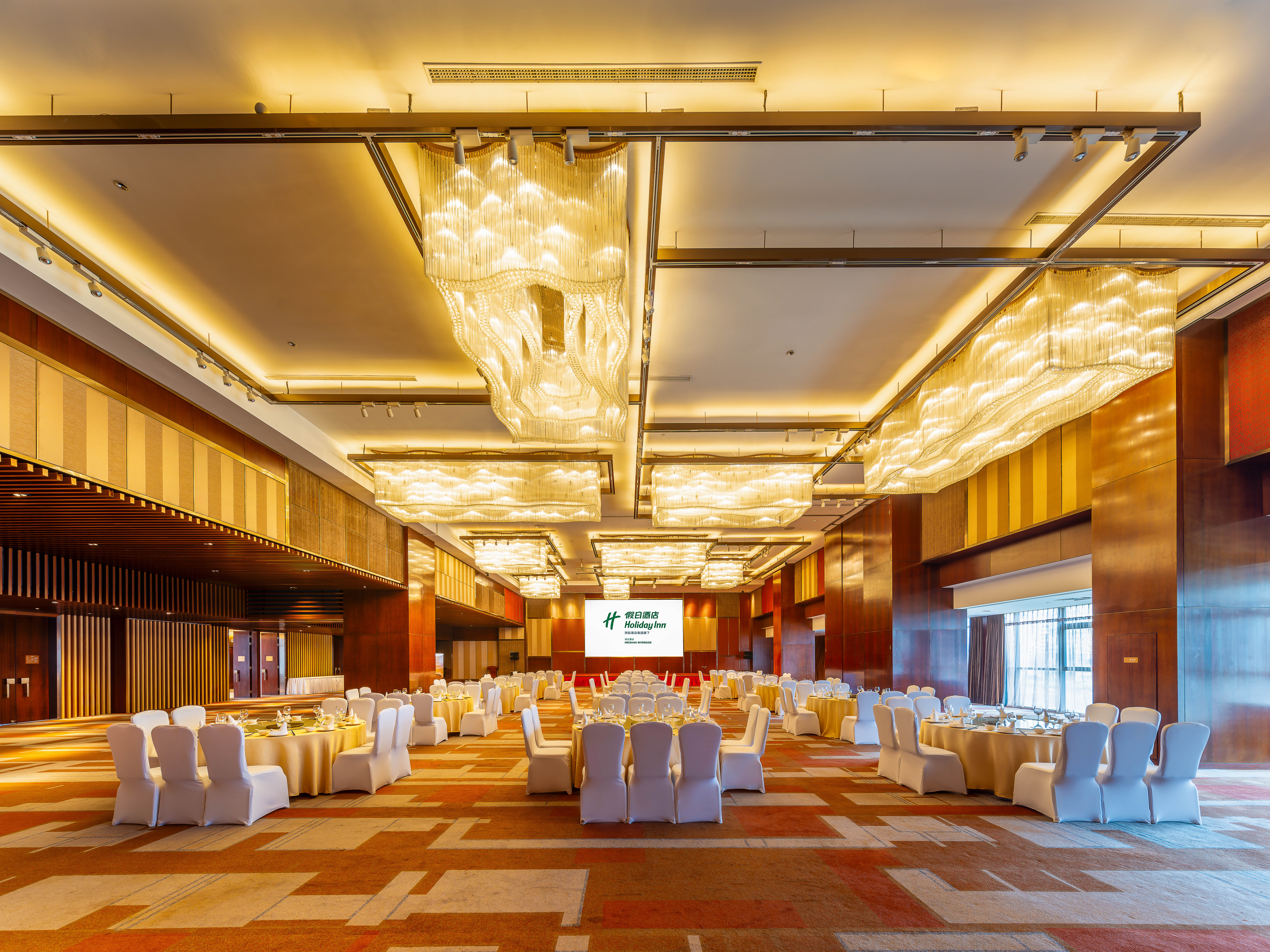 Holiday Inn Neijiang Riverside 52/81