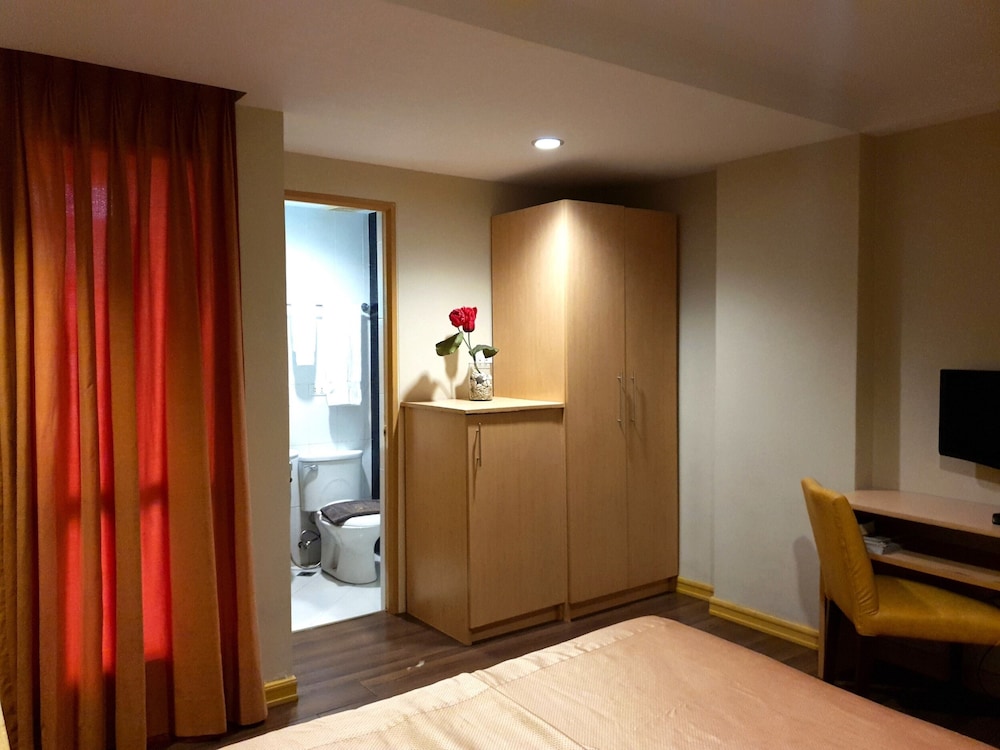 Festive Hotel Makati 16/60