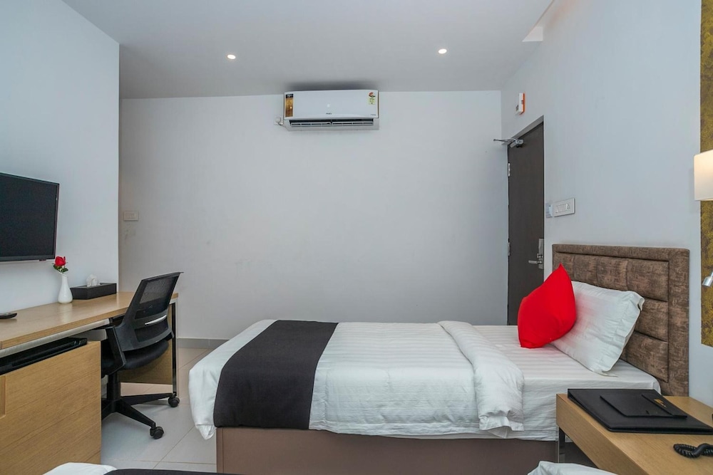 Vihaari 24 Business Hotel 12/57