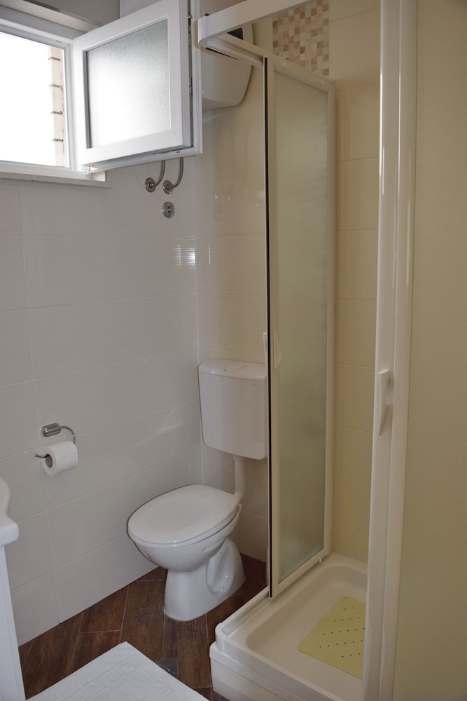Jele Rooms 45/50
