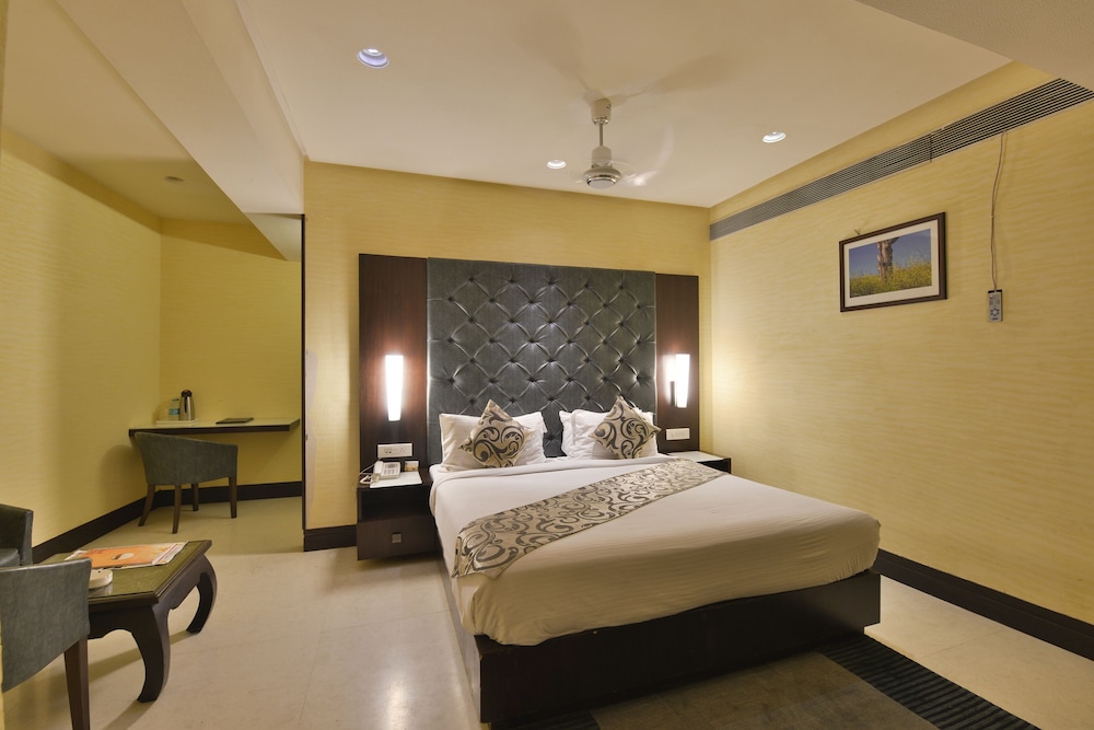 Hotel The Golden Oak 11/36