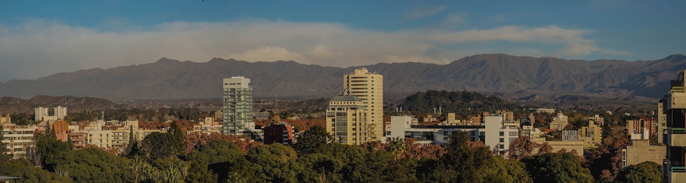 Mendoza Hotel 60/66