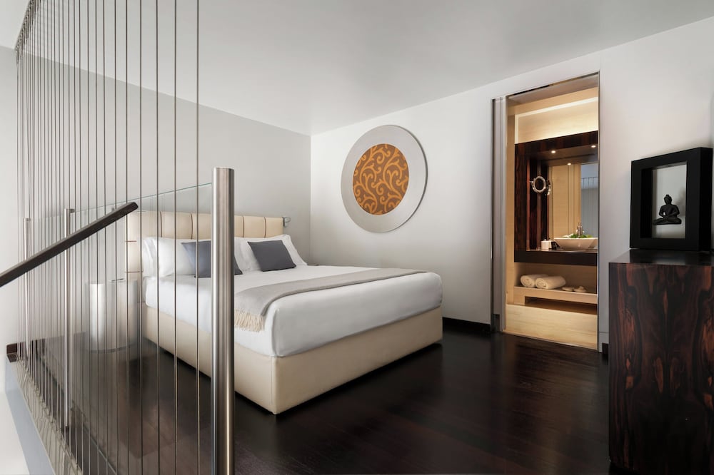 Junior Suite, King Bed, Two Story