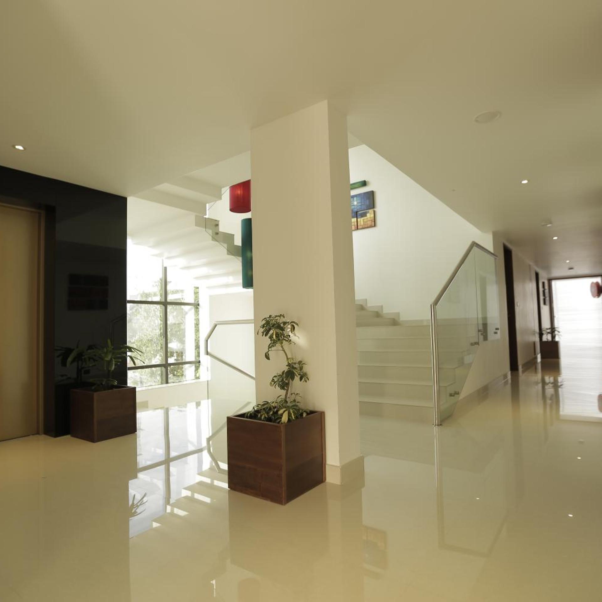 Oyo Premium Kakkanad Civil Station 54/54