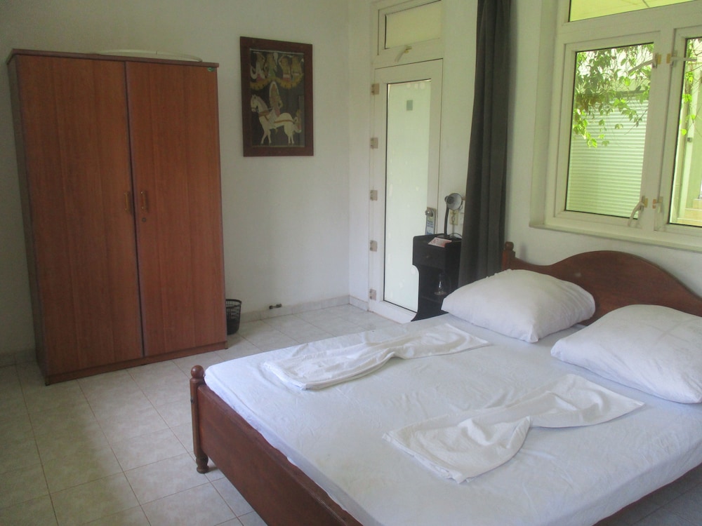 Raja Beach Hotel 12/50