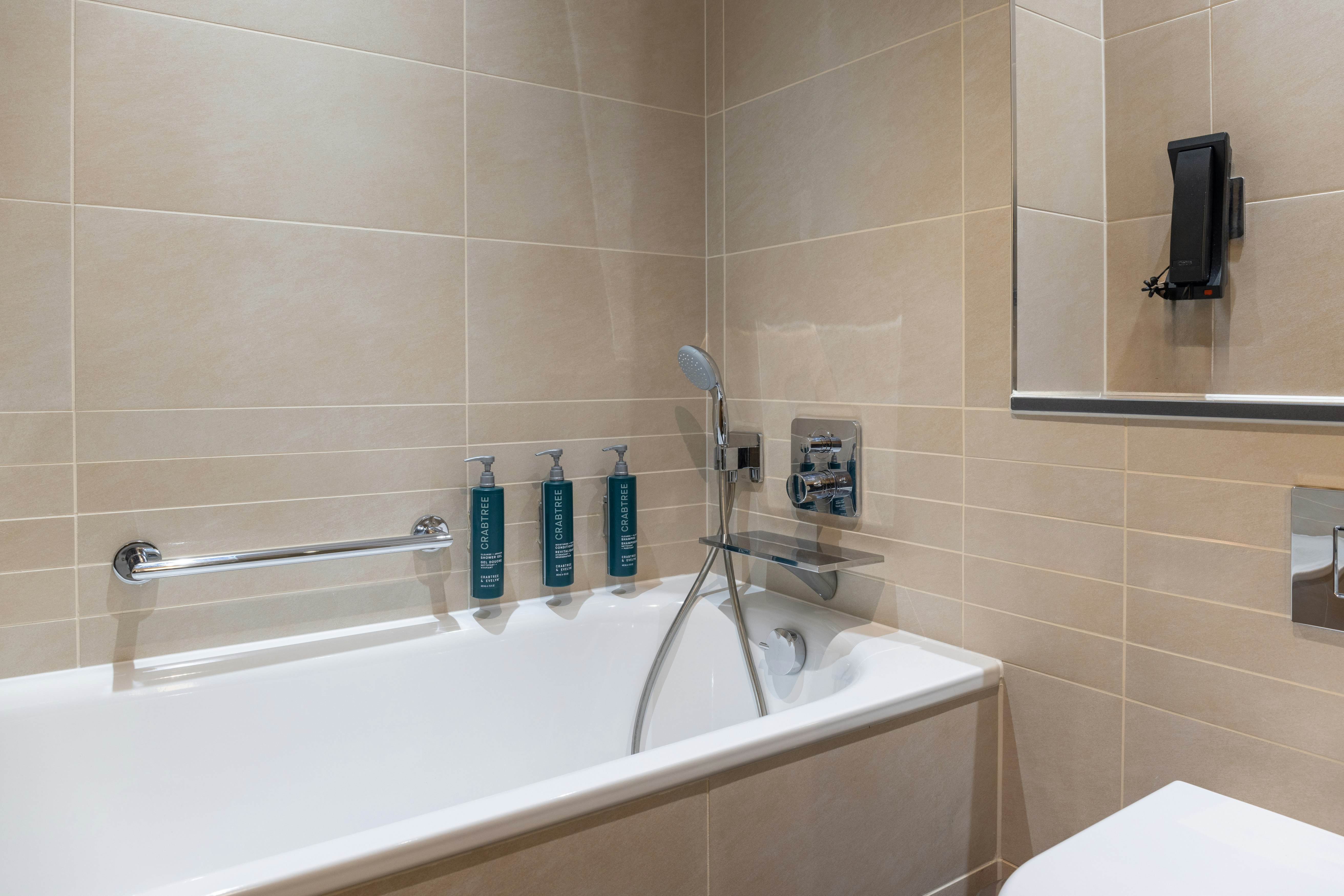 Deluxe, Twin Beds, Hilton At St Georges Park Burton upon Trent 7/7