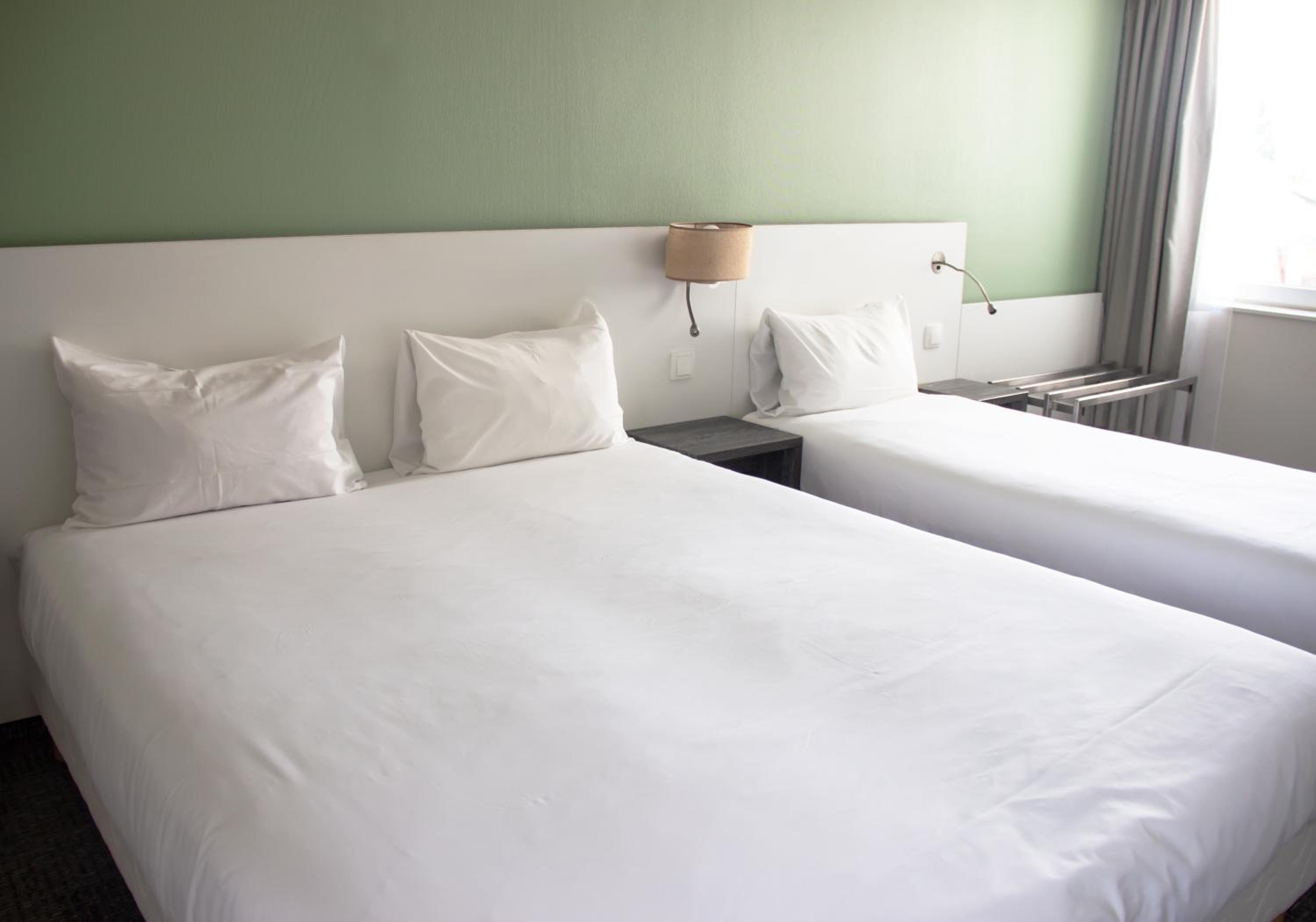 POP, 1 DOUBLE AND 1 SINGLE BED