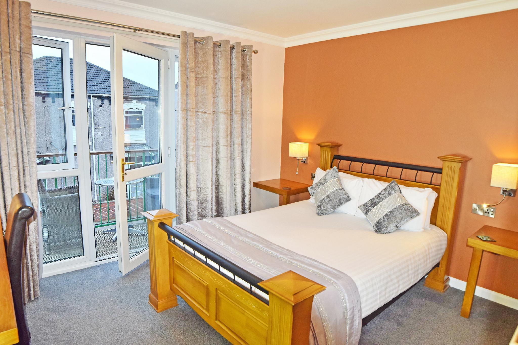 Spa, Suite, Hot Tub, Bathtub, Ground Floor