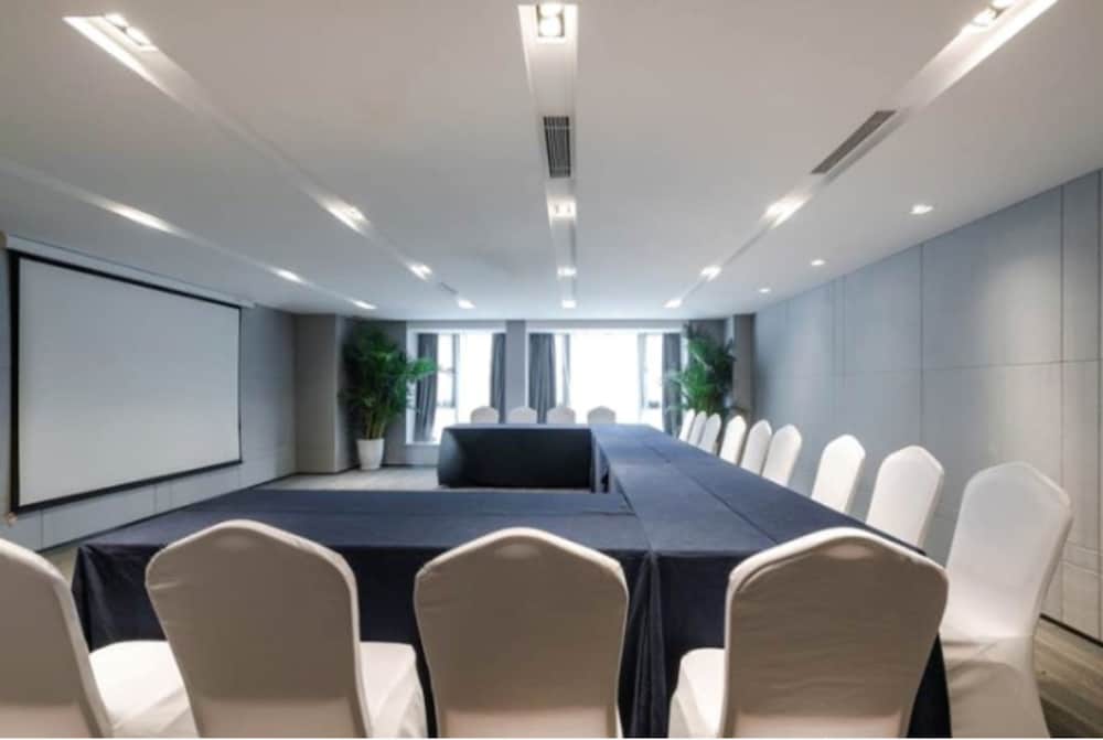 Novotel Shenzhen Bantian 50/50