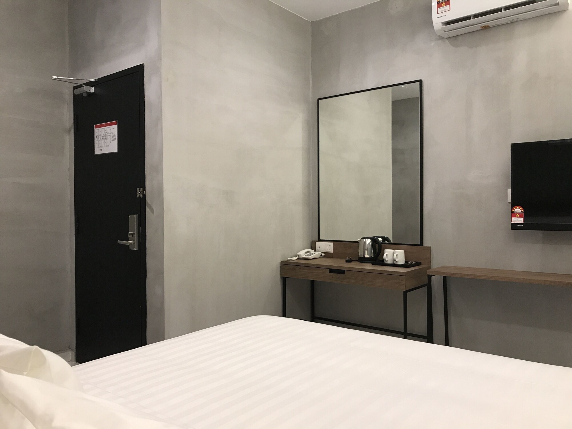 STANDARD, KING BED, NO WINDOW