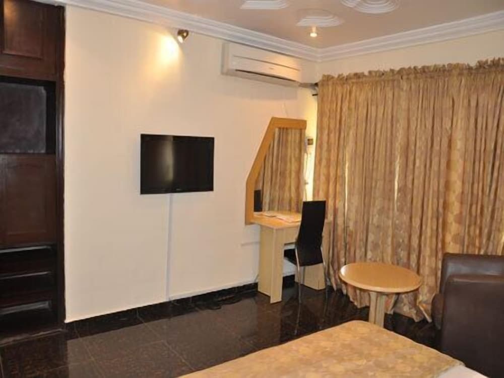 Solitude Hotel Yaba 34/50