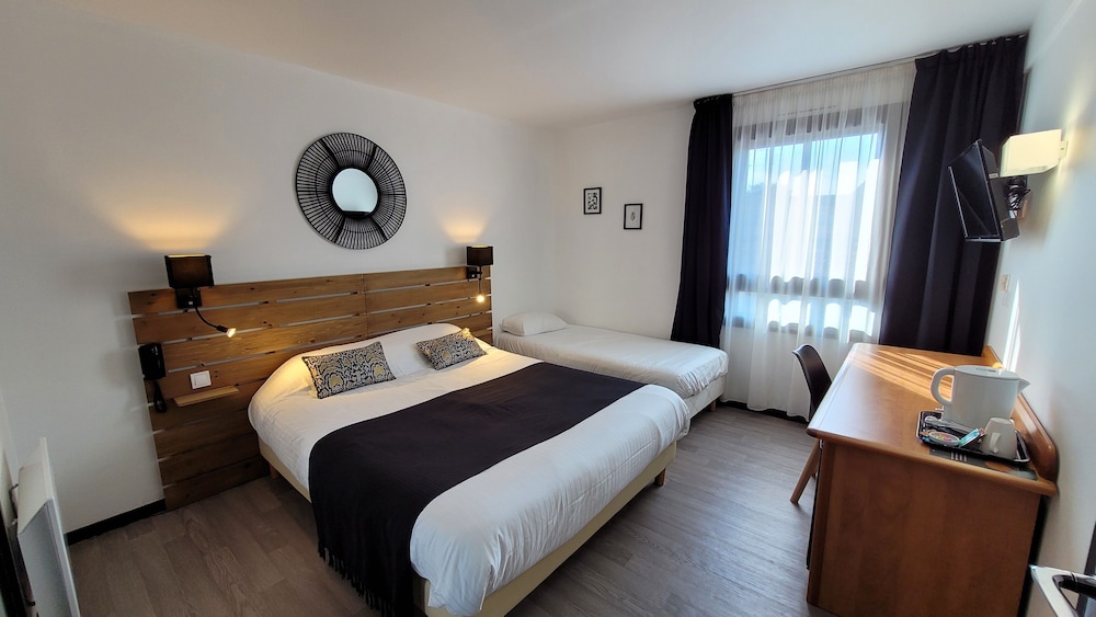 INTER-HOTEL LE VALOIS 9/50