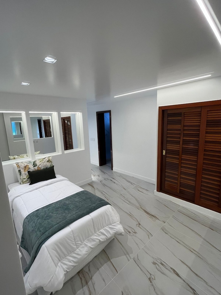 GRAND, SUITE, SEA VIEW, JETTED TUB