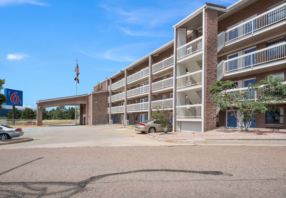 Motel6 Colorado Springs, CO - Air Force Academy 23/30