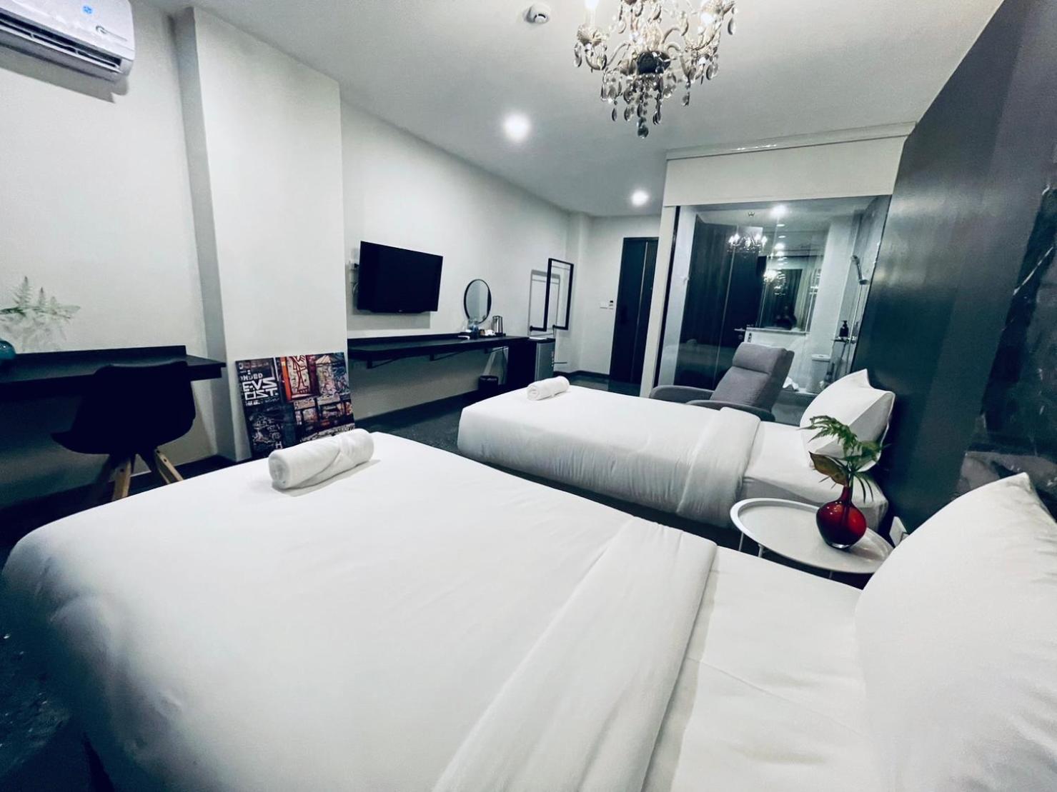 DELUXE TWIN BED