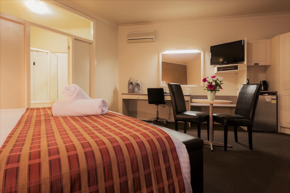 BOWEN INN MOTEL 15/29