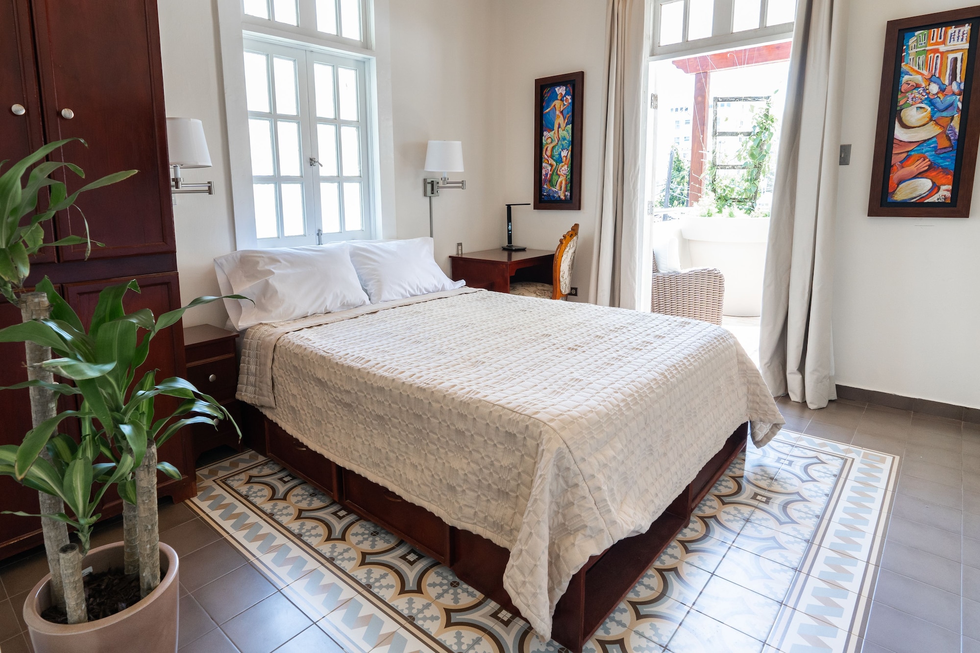 DELUXE, QUEEN BED, GARDEN VIEW, TERRACE