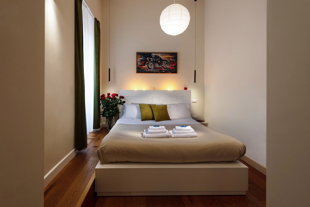 Claudia Rooms 8/39