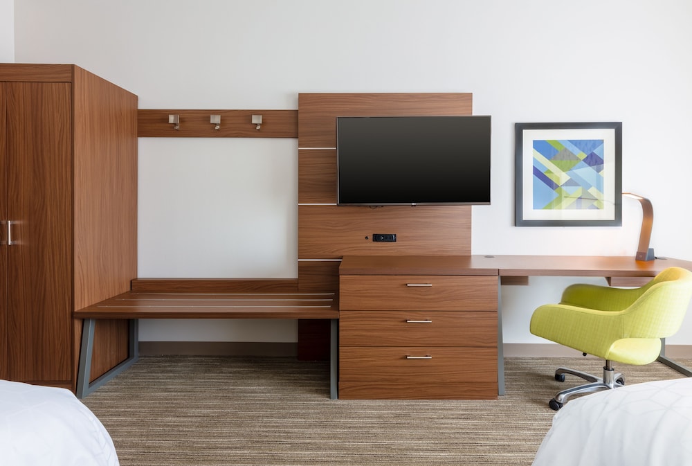 HOLIDAY INN EXPRESS CALHOUN SOUTH 33/82