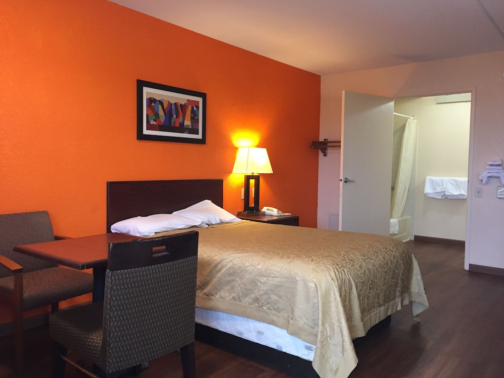 Americas Best Value Inn Pittsburgh Airport 21/36