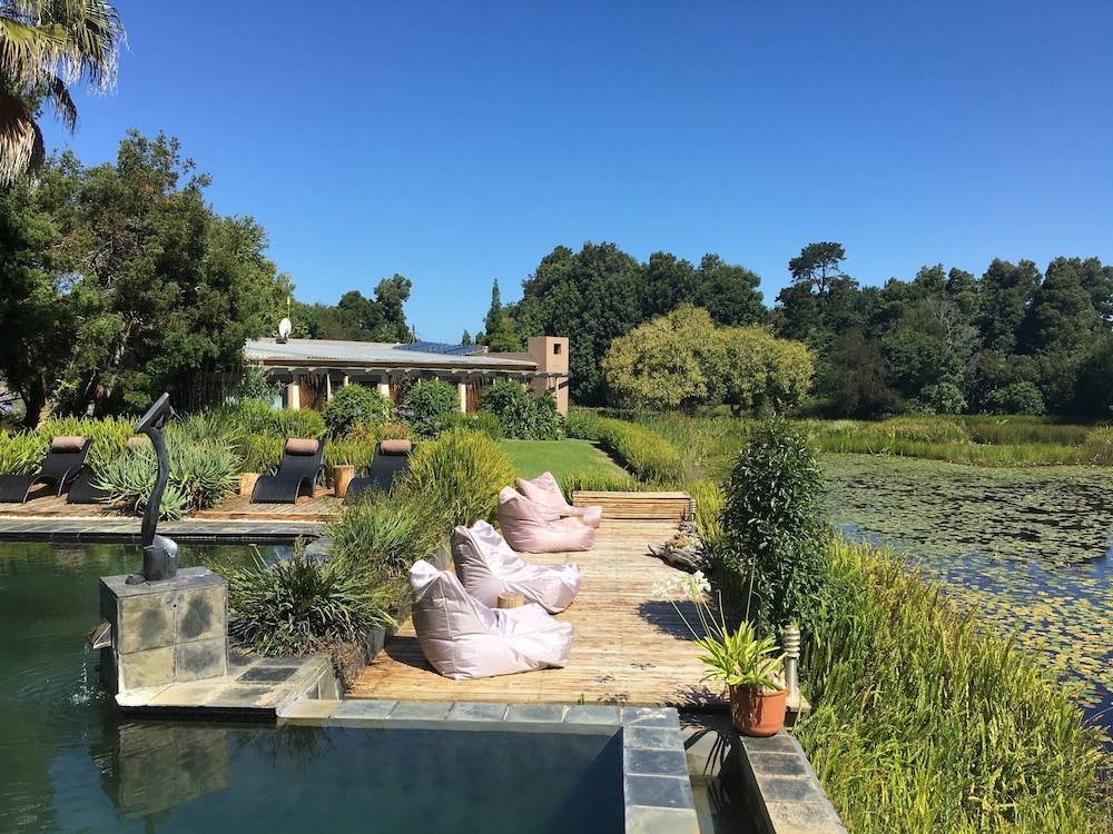 Lily Pond Country Lodge 76/82
