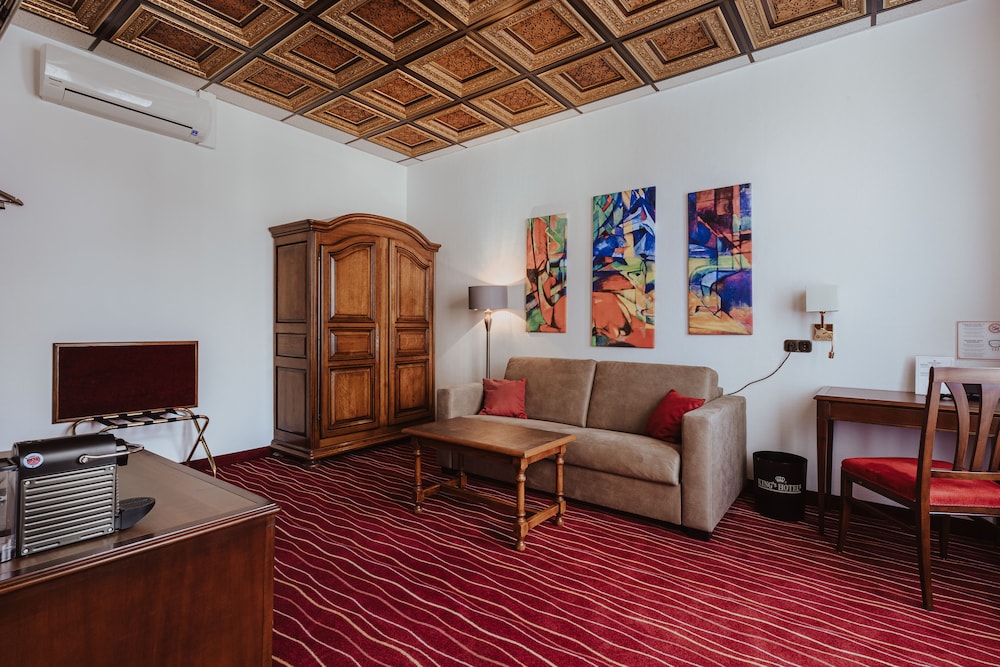 Kings First Class Hotel 48/77