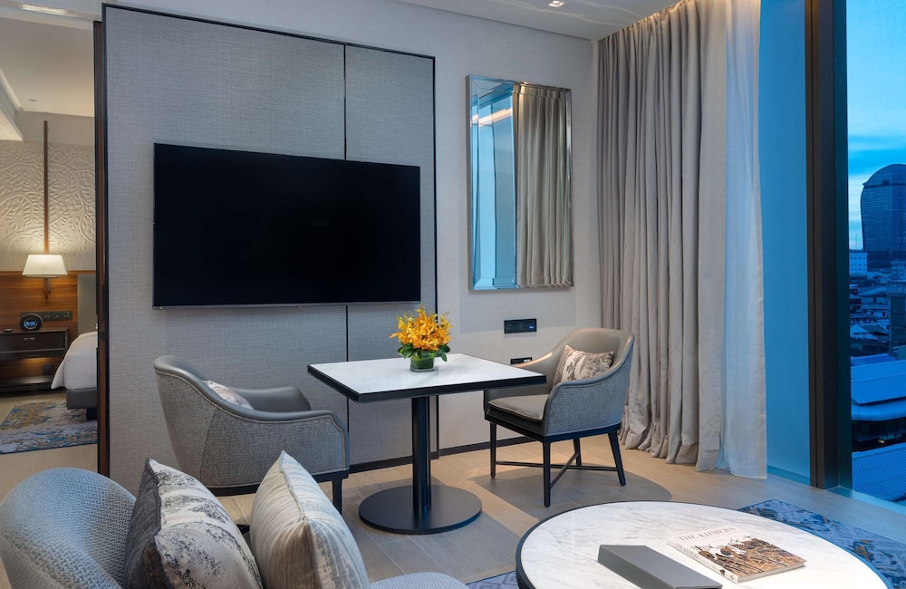 Hyatt Regency Phnom Penh 48/72