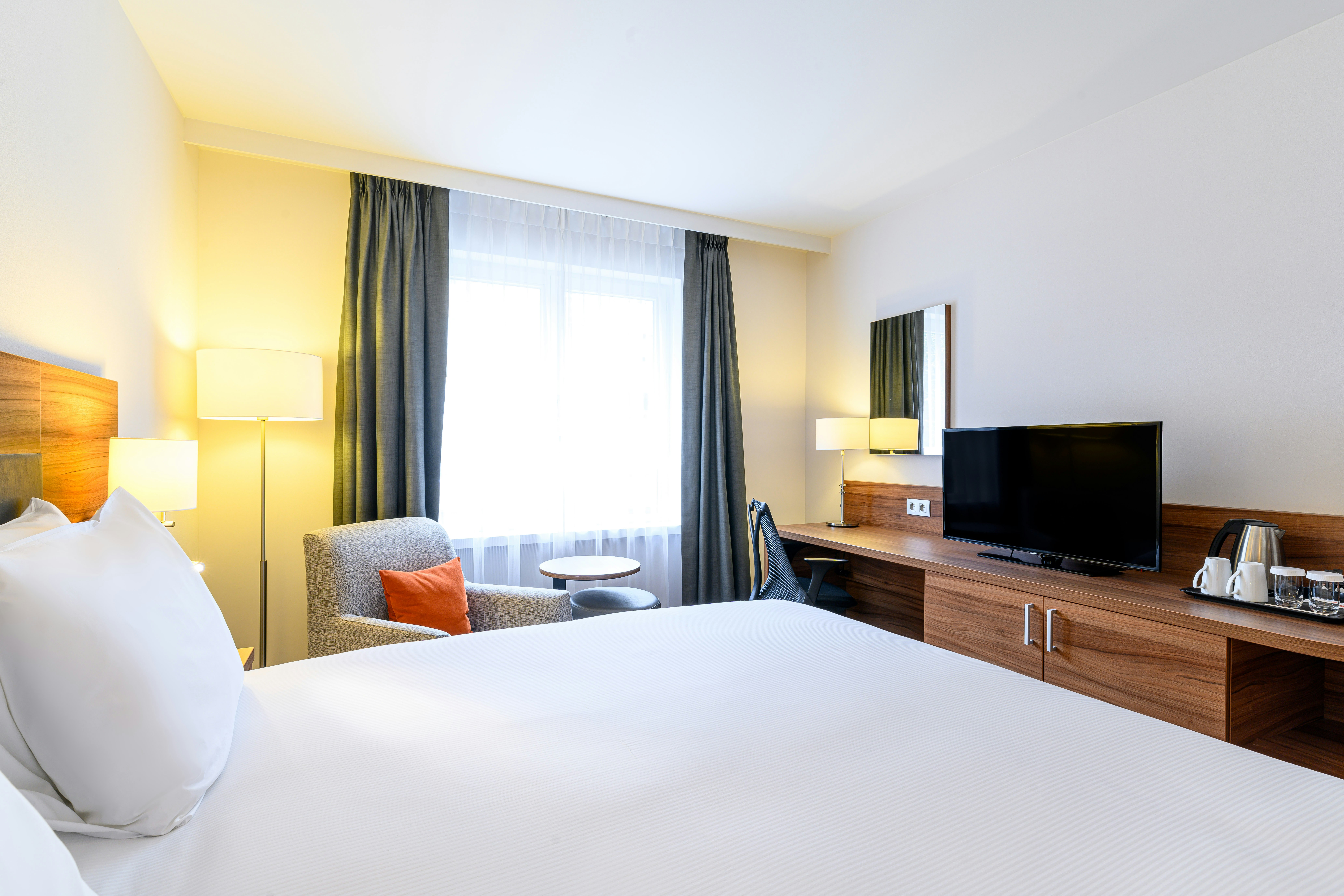 ROOM, KING BED