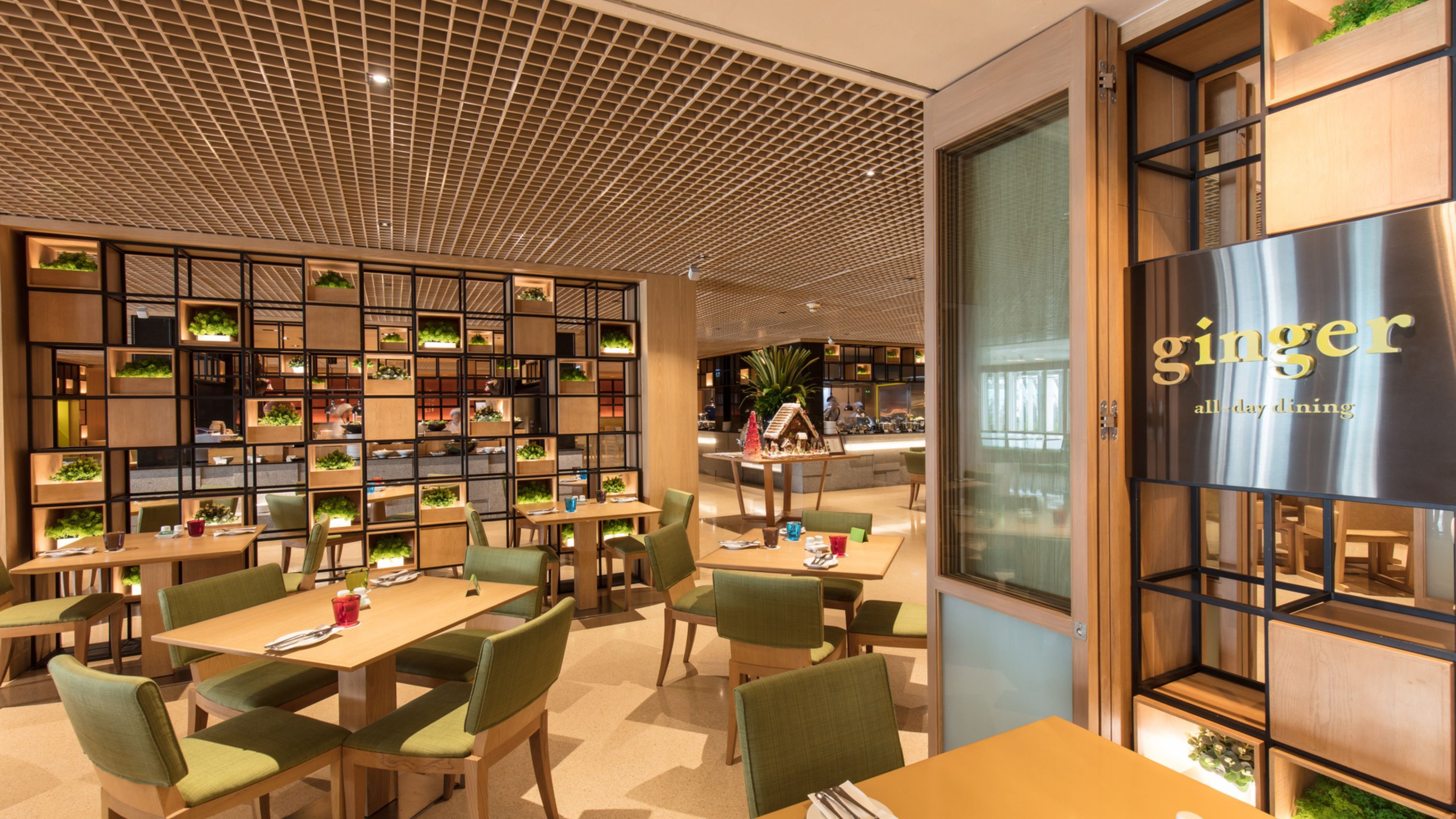 Holiday Inn Bangkok Hotel 52/76
