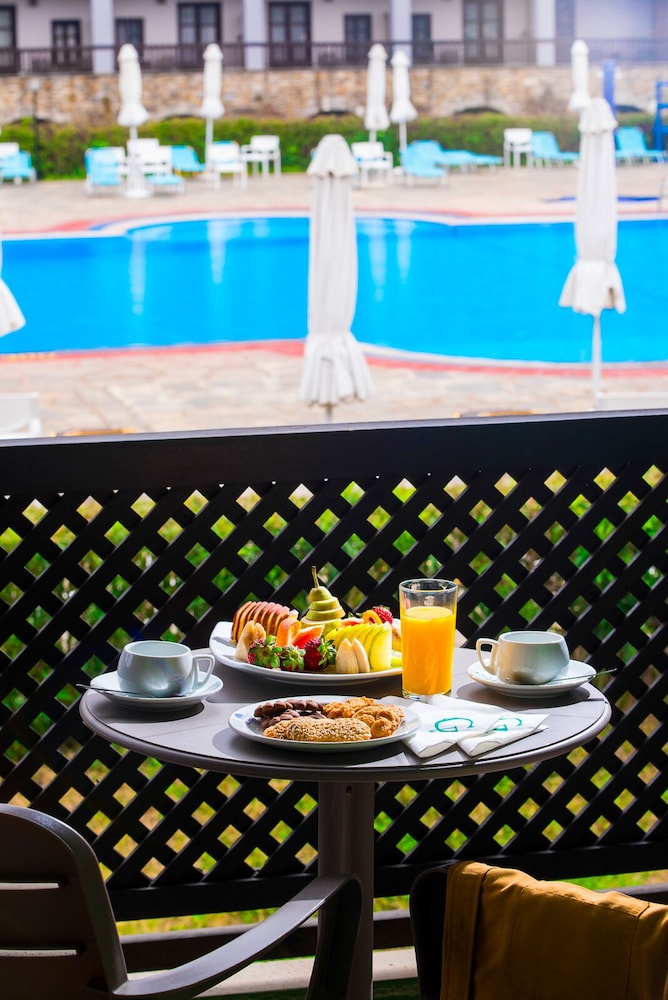 Simantro Resort 76/88