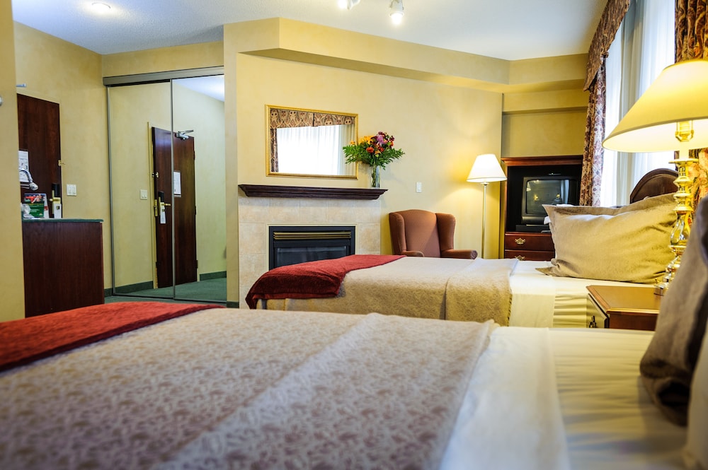 Peterborough Inn & Suites Hotel 12/64