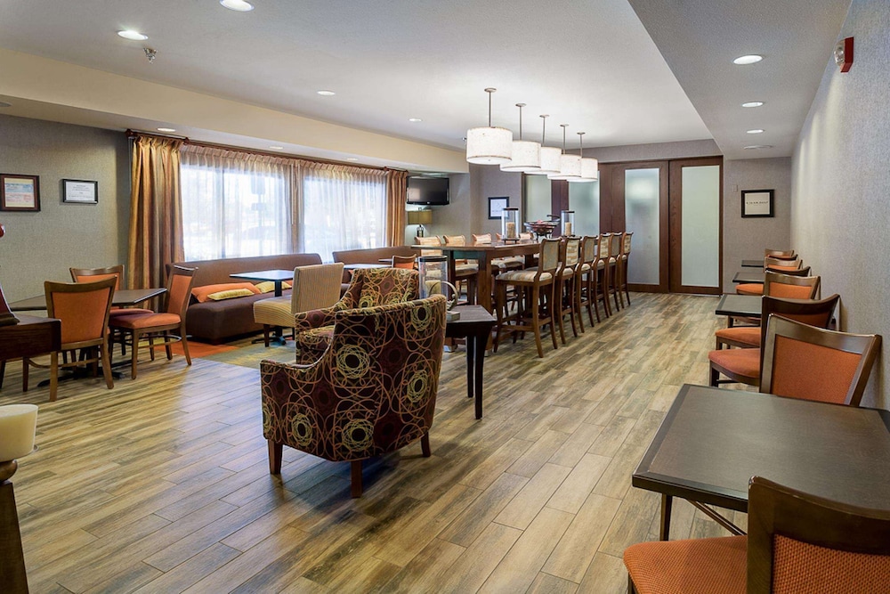 Hampton Inn Ft Collins 27/33
