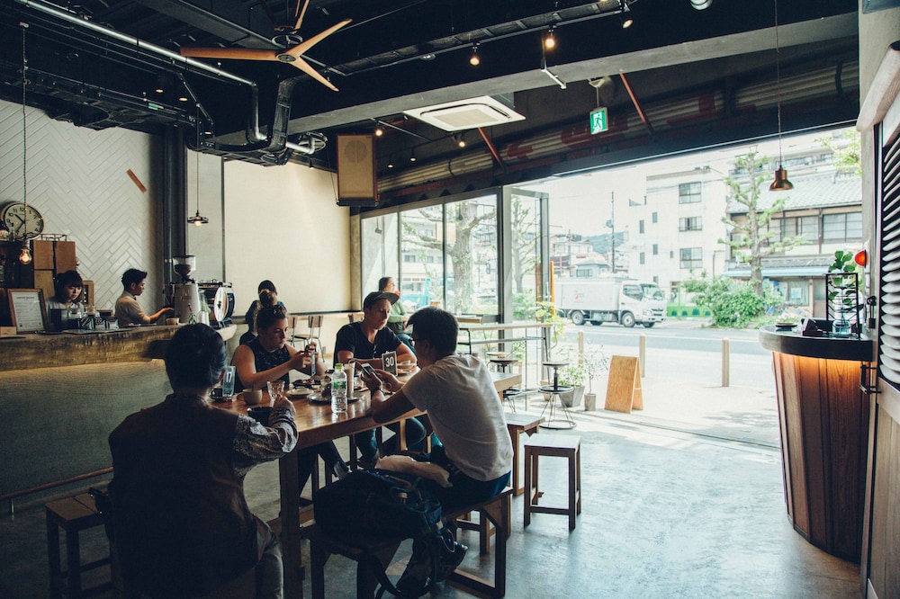 Len Kyoto Kawaramachi Hostel Cafe Bar 34/49