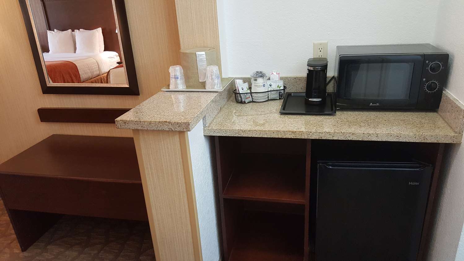 غرفة بسريرين كوين، Best Western San Dimas Hotel & Suites 4/4